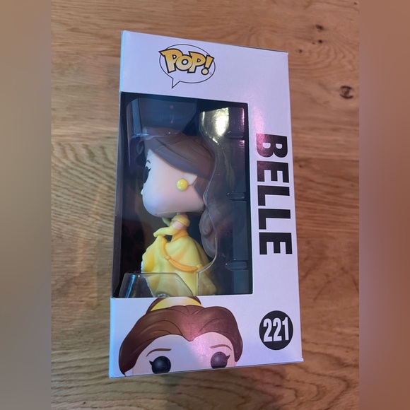 Funko POP Belle 221 - Picture 2 of 7